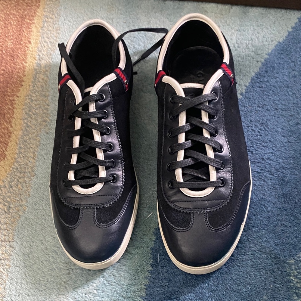 Gucci Men's Black and White Sneakers - Picture 2 of 9